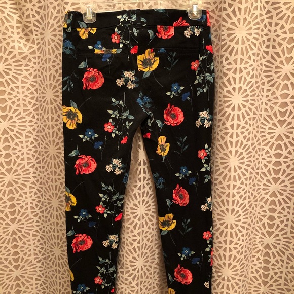 Old Navy Cute Bold Floral Pixie Pants Mid-Rise - Picture 4 of 6